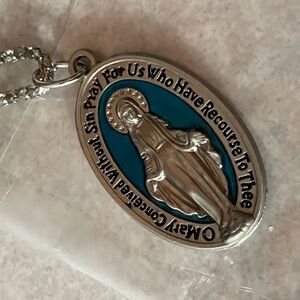 🍀$12bundle Miraculous Medal of Mary pendant on 20” chain.
